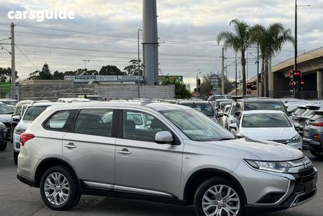 Silver 2021 Mitsubishi Outlander Wagon Es 7 Seat (2Wd)