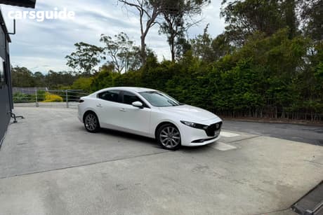 White 2021 Mazda 3 Sedan G20 Evolve