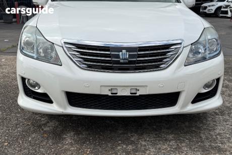White 2009 Toyota Crown Sedan