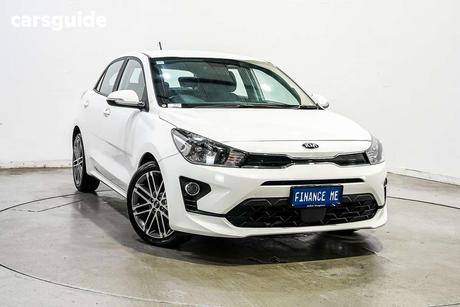 White 2021 Kia RIO Hatchback Sport
