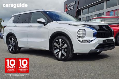 White 2025 Mitsubishi Outlander Wagon Exceed 5 Seat (Awd)