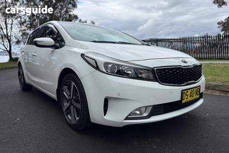 White 2017 Kia Cerato Hatchback Sport