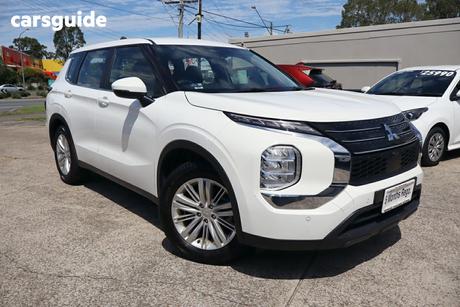 White 2024 Mitsubishi Outlander Wagon Es 7 Seat (2Wd)