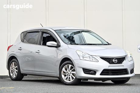 Silver 2014 Nissan Pulsar Hatchback St