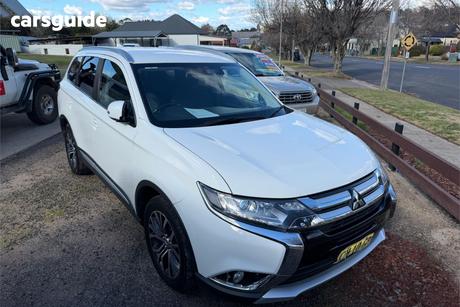 White 2017 Mitsubishi Outlander Wagon Ls Safety Pack (4X4) 5 Seats