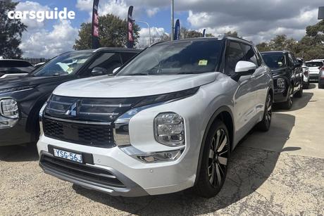 White 2025 Mitsubishi Outlander SUV TOURER