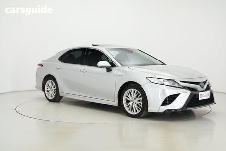 Silver 2020 Toyota Camry Sedan Sl Hybrid