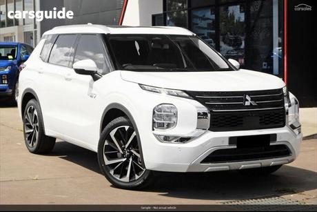 White 2025 Mitsubishi Outlander SUV OUTLANDER EXCEED 2.4L PHEV AWD 5ST
