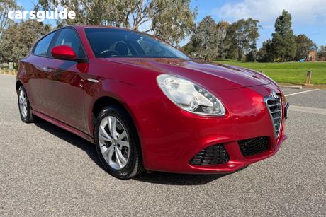 Burgundy 2013 Alfa Romeo Giulietta Hatchback Progression 1.4