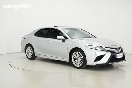 Silver 2020 Toyota Camry Sedan Sl Hybrid