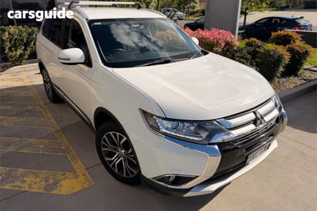 White 2017 Mitsubishi Outlander Wagon Ls (4X4)