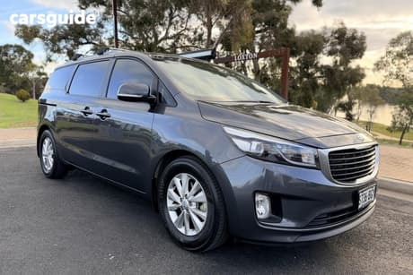 Grey 2015 Kia Carnival Wagon Si
