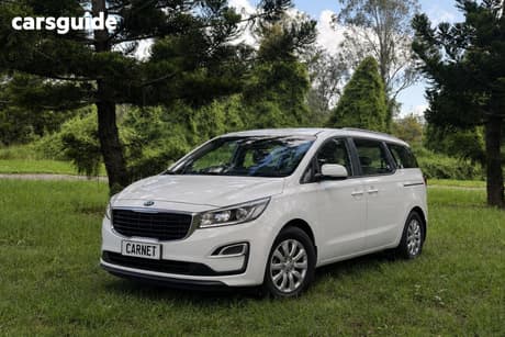 White 2018 Kia Carnival Wagon S