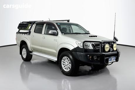 Silver 2014 Toyota Hilux Dual Cab Pick-up Sr5 (4X4)
