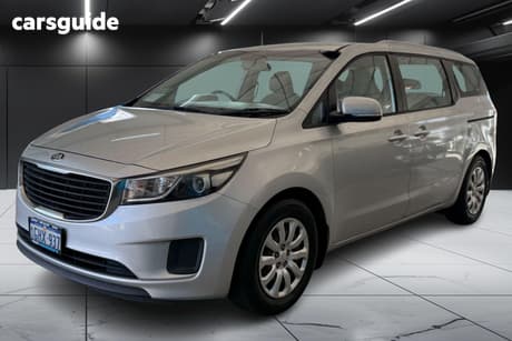 White 2017 Kia Carnival Wagon S