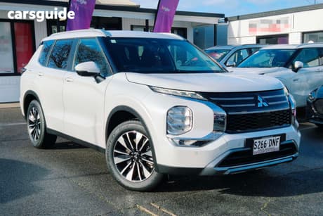 White 2025 Mitsubishi Outlander Wagon Ls 7 Seat (2Wd)