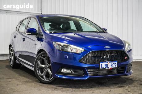 Blue 2017 Ford Focus Hatchback St2