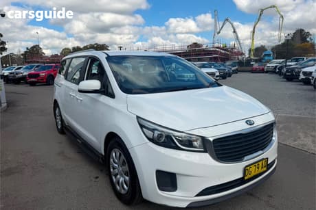White 2015 Kia Carnival Wagon S
