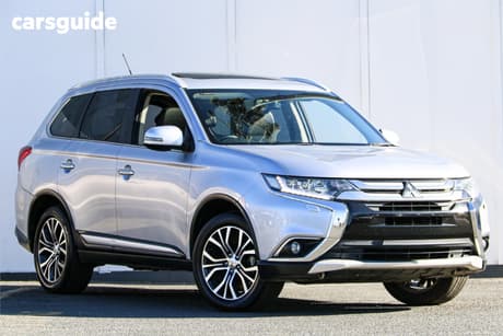 Silver 2016 Mitsubishi Outlander Wagon Exceed (4X4)