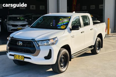 White 2022 Toyota Hilux Double Cab Pick Up Sr (4X4)