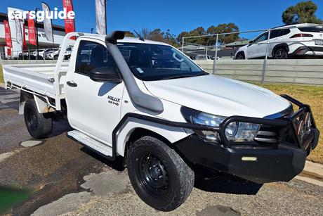 White 2020 Toyota Hilux Cab Chassis Sr (4X4)