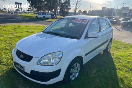 White 2008 Kia RIO Hatchback Lx
