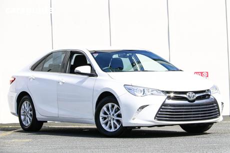 White 2016 Toyota Camry Sedan Altise