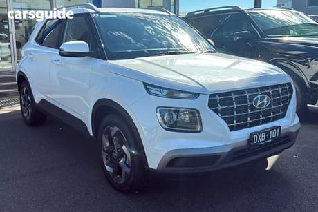 White 2025 Hyundai Venue Wagon Elite (Black) Sunroof