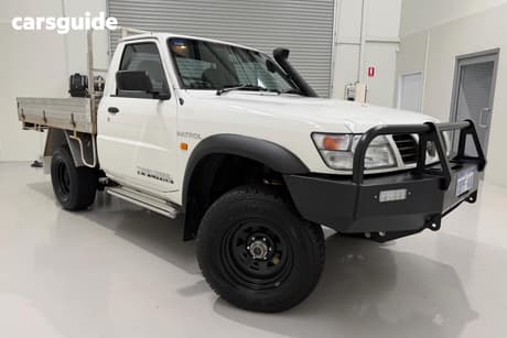 White 2000 Nissan Patrol Leaf Cab Chassis Dx (4X4)