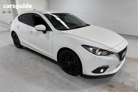 White 2014 Mazda 3 Hatchback Sp25