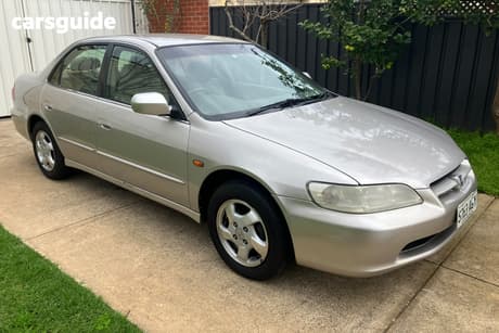 Gold 2000 Honda Accord Sedan Vti-L