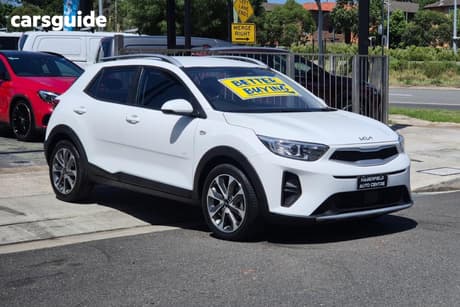 White 2023 Kia Stonic Wagon S