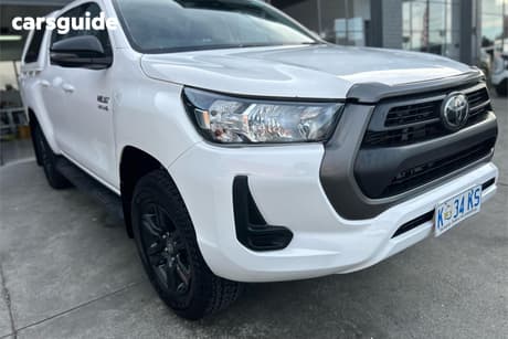 White 2022 Toyota Hilux Double Cab Pick Up Sr (4X4)