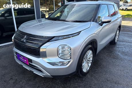 Silver 2024 Mitsubishi Outlander Wagon Ls 7 Seat (2Wd)