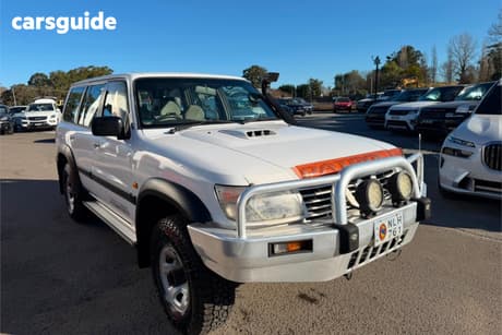 White 2000 Nissan Patrol Wagon St (4X4)
