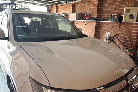 White 2017 Mitsubishi Outlander Wagon Ls (4X2)