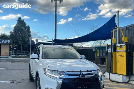 White 2017 Mitsubishi Outlander Wagon Ls (4X2)