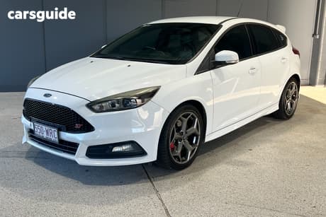White 2015 Ford Focus Hatchback St