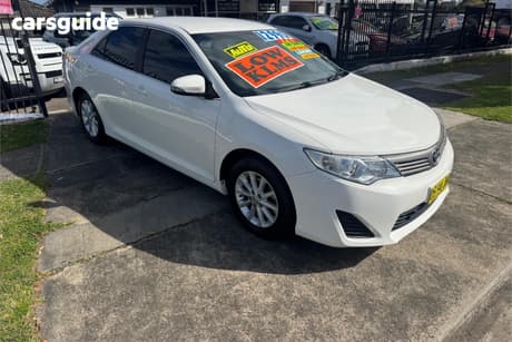 White 2013 Toyota Camry Sedan Altise