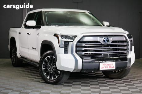 White 2025 Toyota Tundra Dual Cab Pick-up Limited