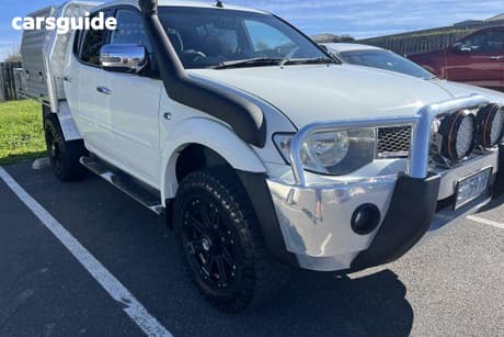 White 2014 Mitsubishi Triton Ute Tray