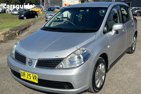 Silver 2009 Nissan Tiida Hatchback St
