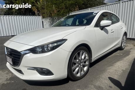 White 2017 Mazda 3 Hatchback Sp25