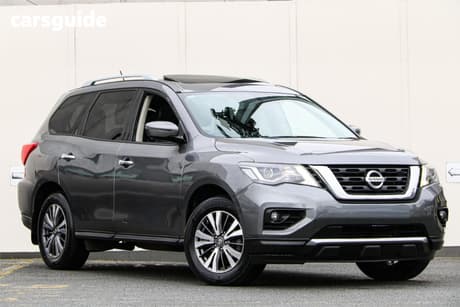 Grey 2017 Nissan Pathfinder Wagon St-L (4X2)