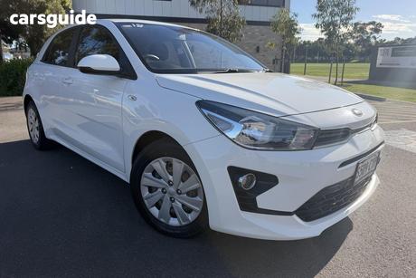 White 2020 Kia RIO Hatchback S