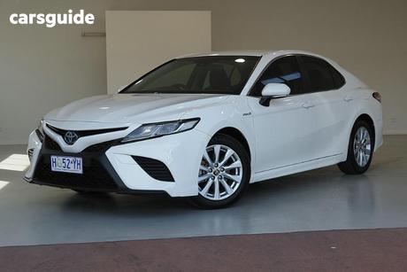 White 2018 Toyota Camry Sedan Ascent Sport (Hybrid)