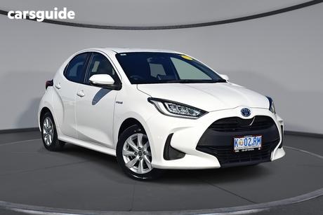 White 2022 Toyota Yaris Hatchback Sx Hybrid