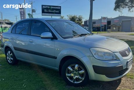 Silver 2006 Kia RIO Sedan Ex