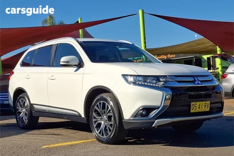 White 2016 Mitsubishi Outlander Wagon Ls (4X2)