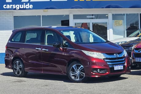 Red 2015 Honda Odyssey Wagon Vti-L